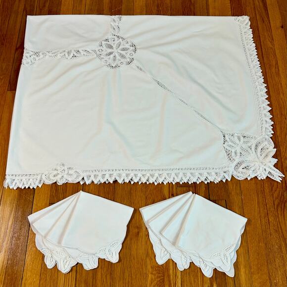 Vintage White 82 x 64 Cutwork Lace Tablecloth with 8 Matching Napkins - Picture 12 of 16